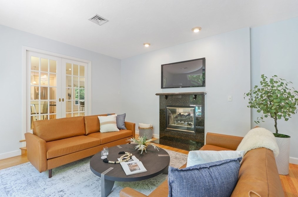 156 Worcester Ln, Waltham MA 02451-7531 exterior