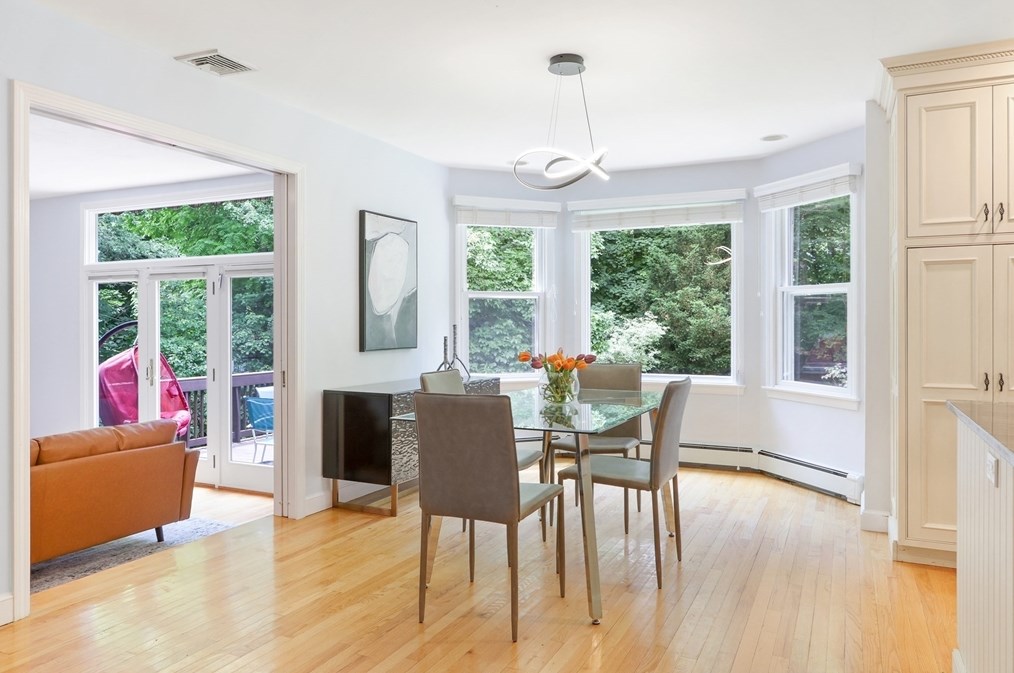 156 Worcester Ln, Waltham MA 02451-7531 exterior