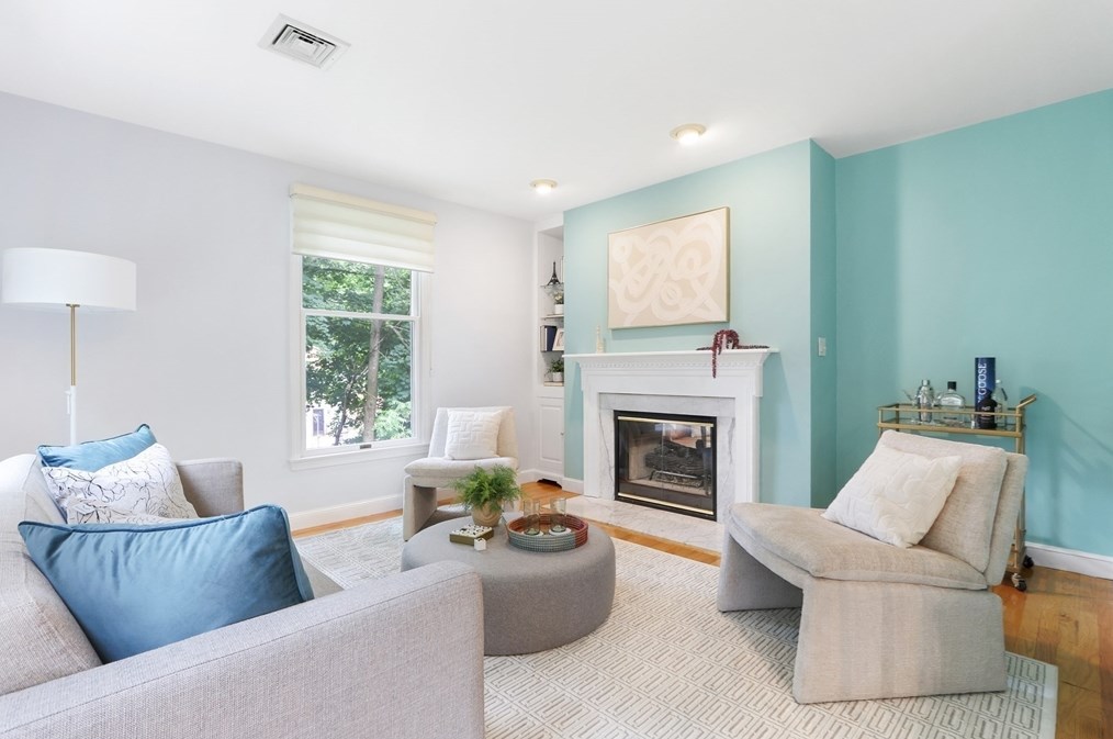 156 Worcester Ln, Waltham MA 02451-7531 exterior