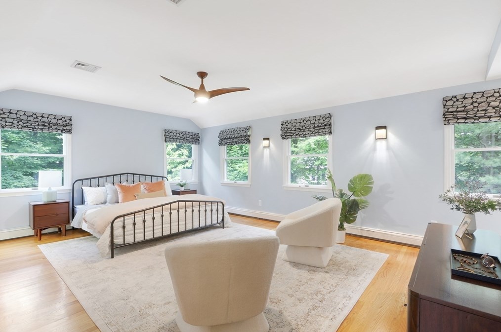 156 Worcester Ln, Waltham MA 02451-7531 exterior