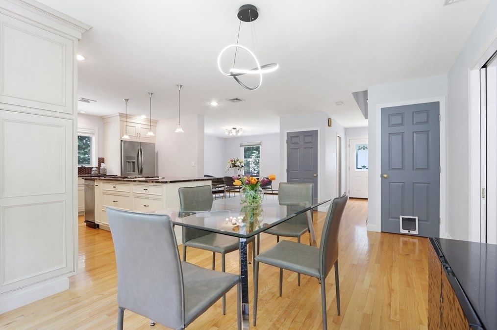 156 Worcester Ln, Waltham MA 02451-7531 exterior