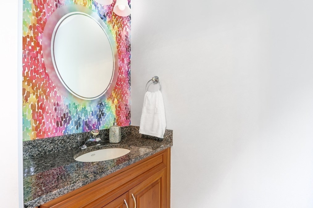 156 Worcester Ln, Waltham MA 02451-7531 exterior