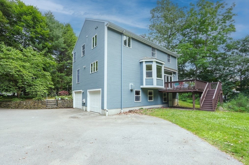 156 Worcester Ln, Waltham MA 02451-7531 exterior