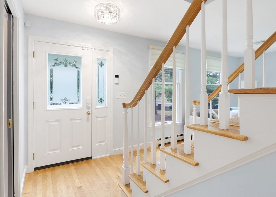 156 Worcester Ln, Waltham MA 02451-7531 exterior