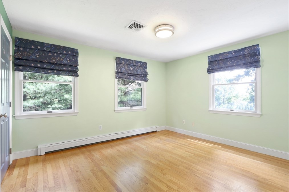 156 Worcester Ln, Waltham MA 02451-7531 exterior