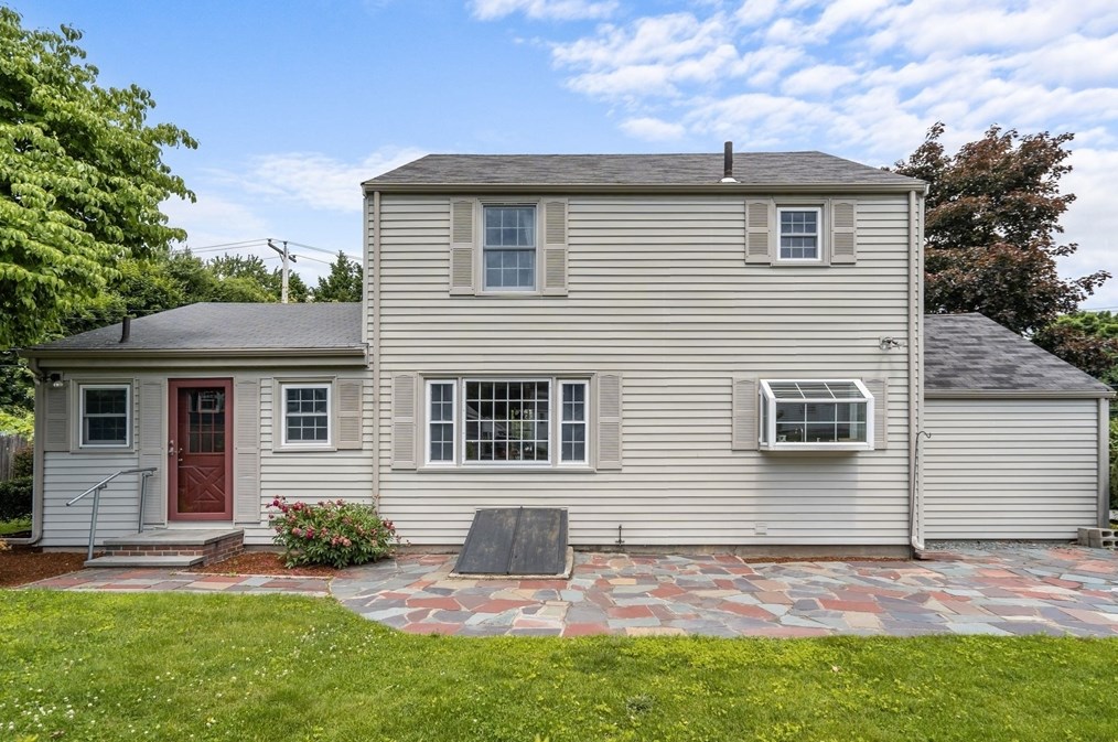 11 Sagamore Rd, Arlington MA 02476-7034 exterior