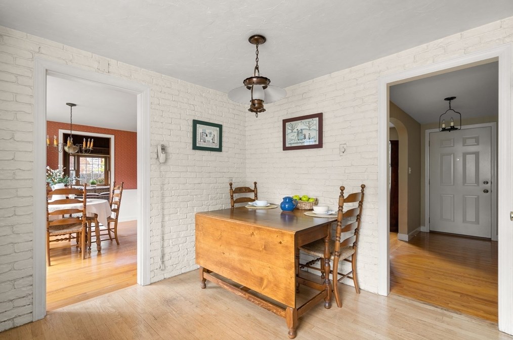 11 Sagamore Rd, Arlington MA 02476-7034 exterior