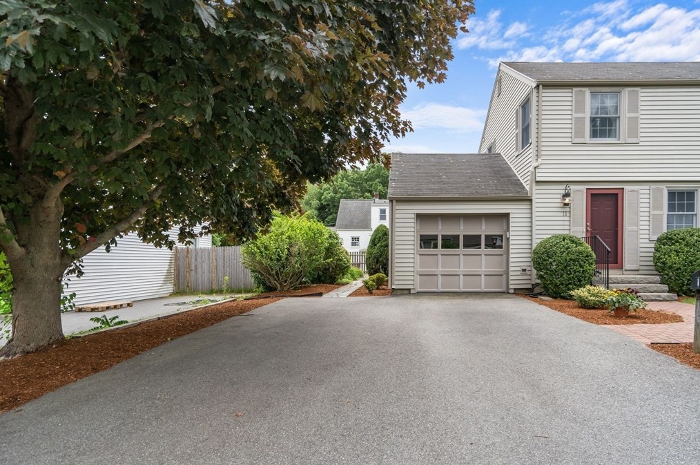 11 Sagamore Rd, Arlington MA 02476-7034 exterior