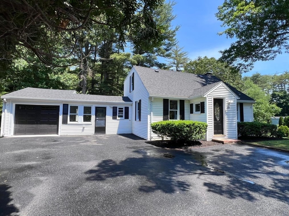114 Forest St, Hamilton MA  01982-2530 exterior