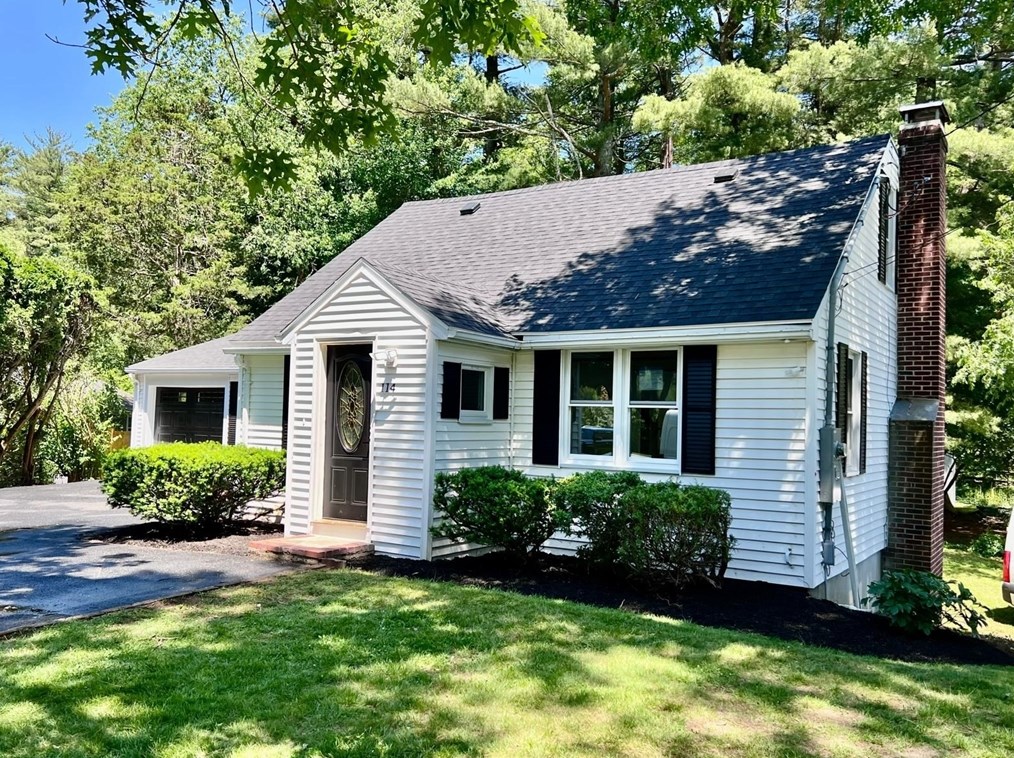 114 Forest St, Hamilton MA  01982-2530 exterior