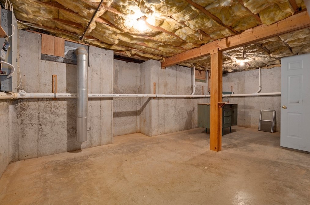 9 Hartung St, Methuen MA 01844-5210 exterior