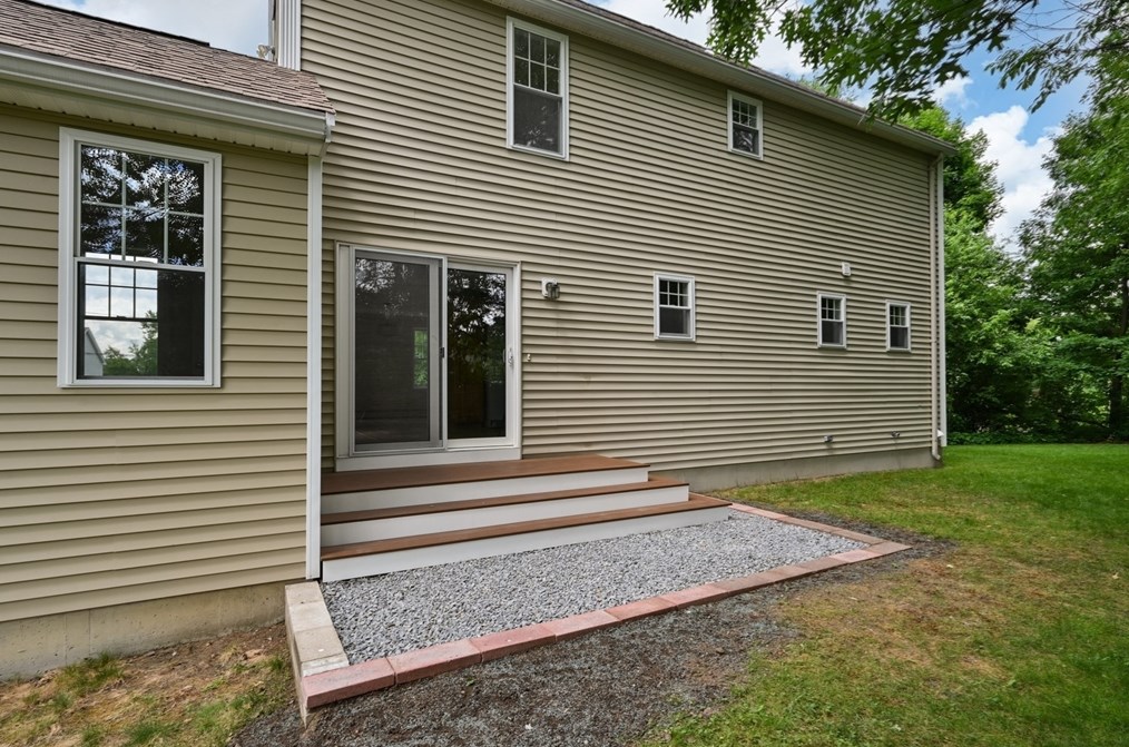 9 Hartung St, Methuen MA 01844-5210 exterior