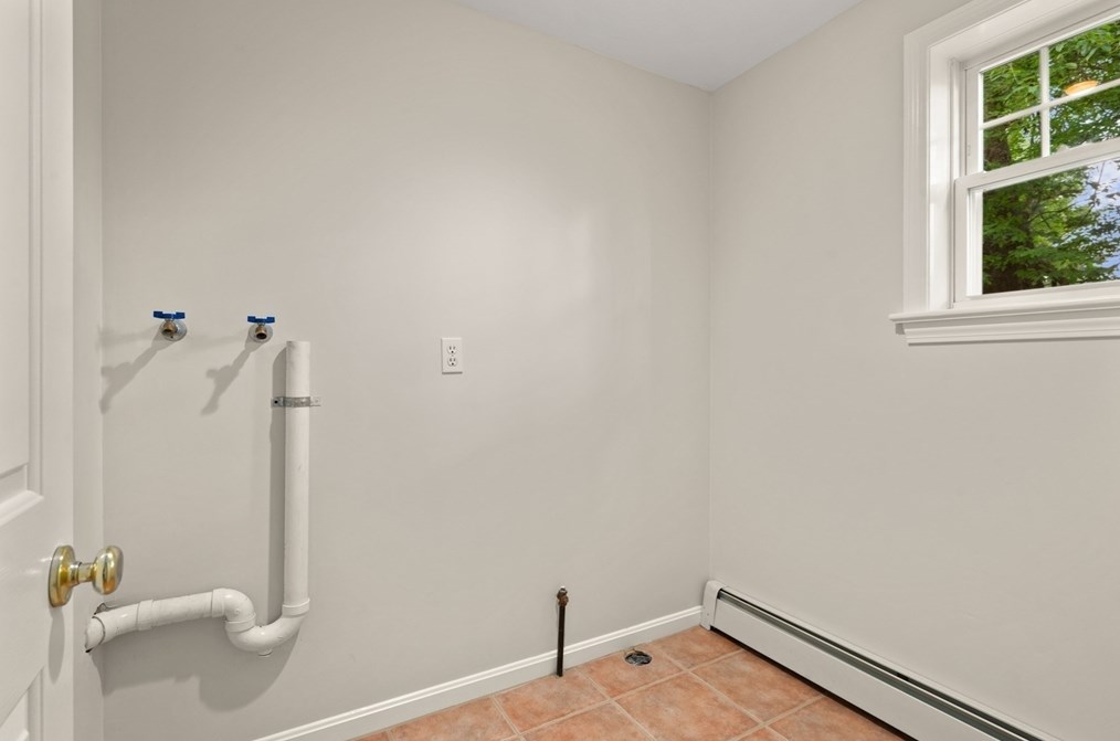 9 Hartung St, Methuen MA 01844-5210 exterior