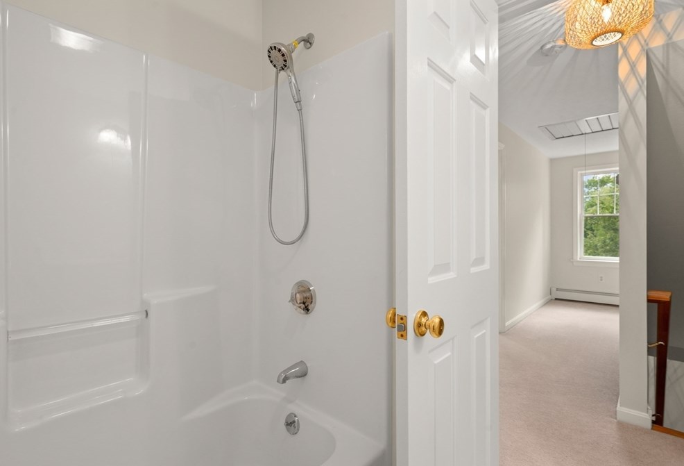 9 Hartung St, Methuen MA 01844-5210 exterior