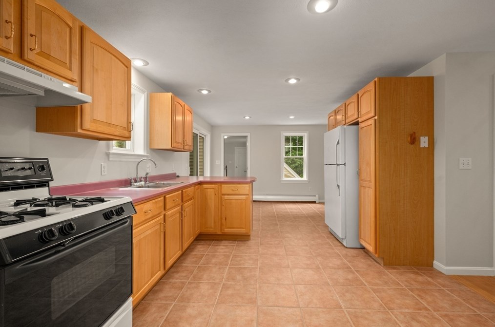 9 Hartung St, Methuen MA 01844-5210 exterior