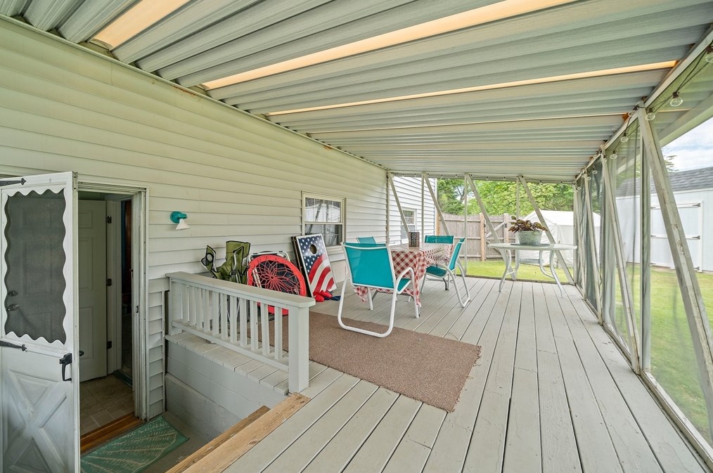 94 Frst St, Braintree MA 02184-7352 exterior