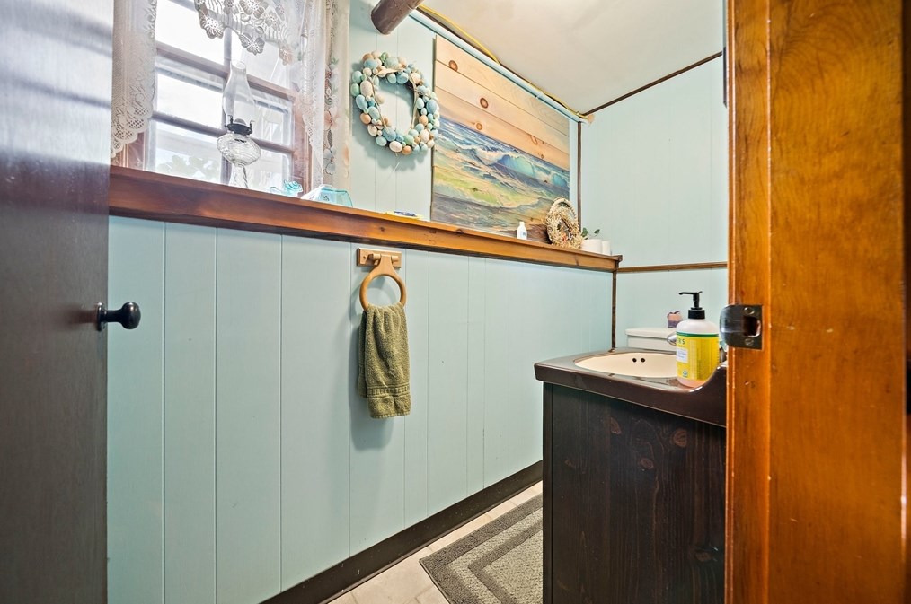 94 Frst St, Braintree MA 02184-7352 exterior