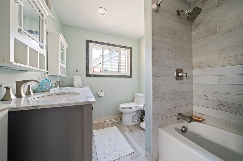 94 Frst St, Braintree MA 02184-7352 exterior