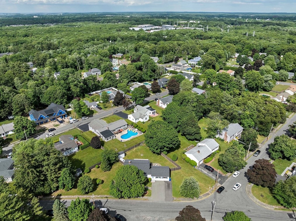 94 Frst St, Braintree MA 02184-7352 exterior