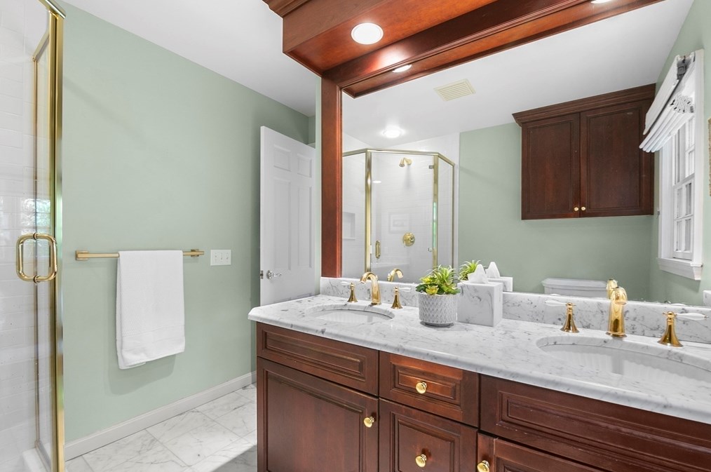 146 Silver Birch Rd, Springfield MA 01106-1735 exterior