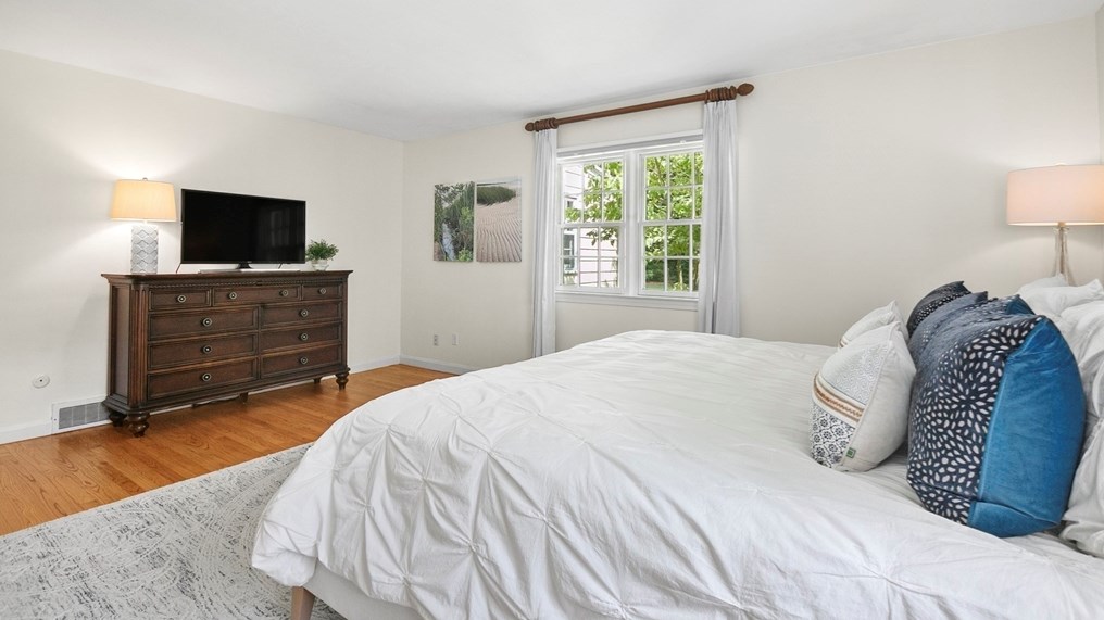 146 Silver Birch Rd, Springfield MA 01106-1735 exterior