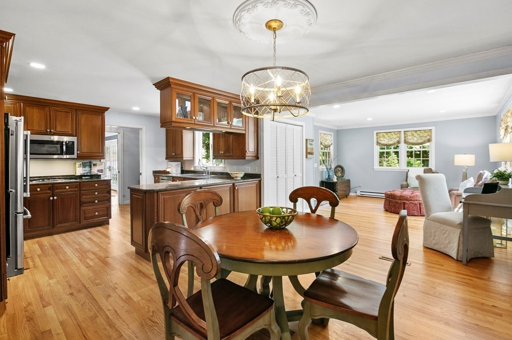 146 Silver Birch Rd, Springfield MA 01106-1735 exterior