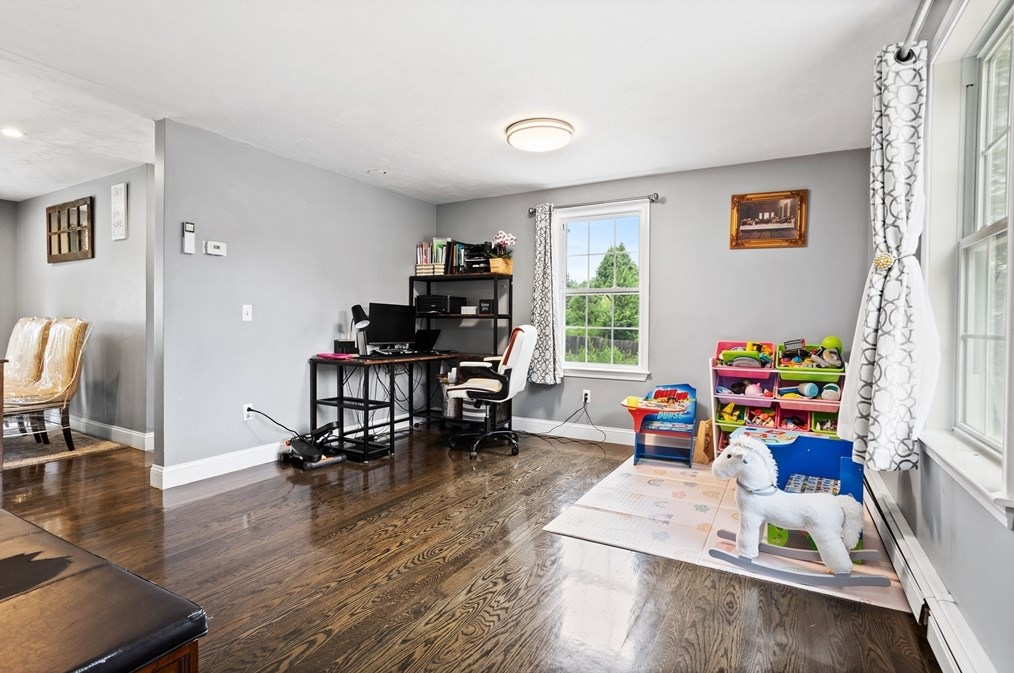 687 Pleasant St, Leominster MA  01453-6223 exterior