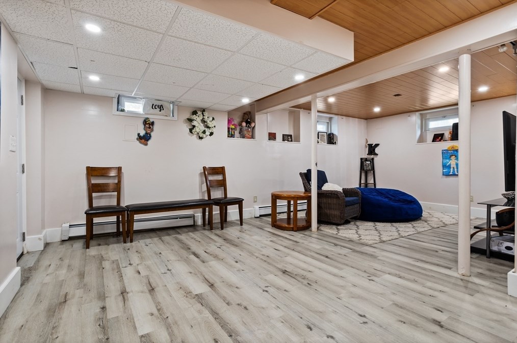 687 Pleasant St, Leominster MA  01453-6223 exterior