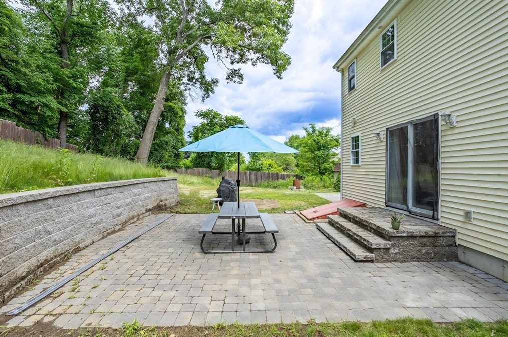 687 Pleasant St, Leominster MA  01453-6223 exterior