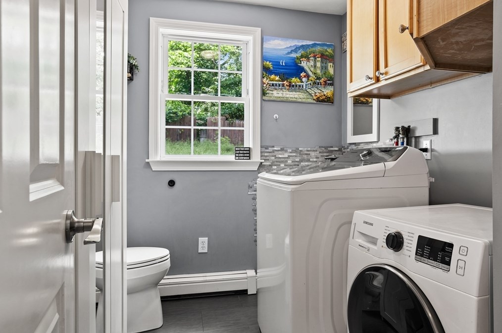 687 Pleasant St, Leominster MA  01453-6223 exterior