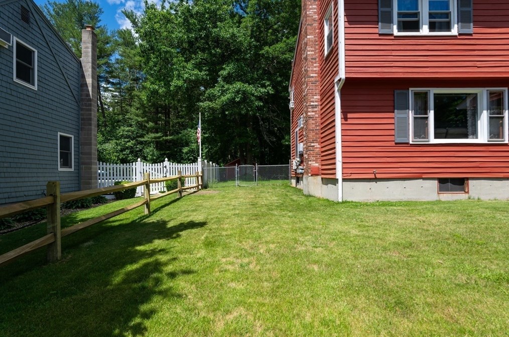 214 Freda Ln, Lowell MA 01854-1038 exterior