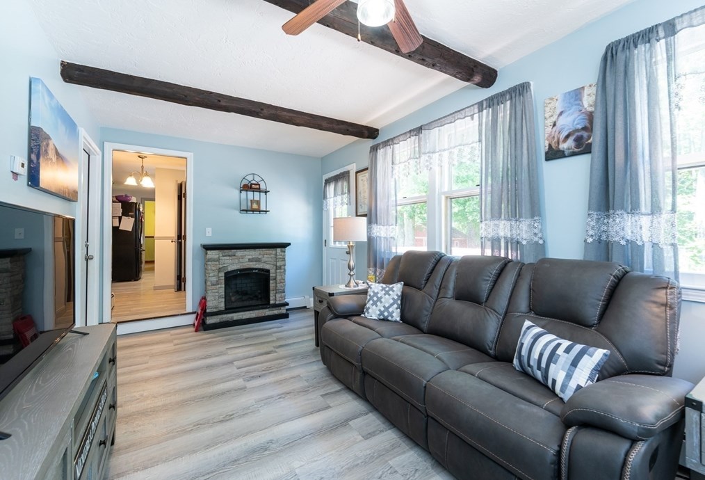 214 Freda Ln, Lowell MA 01854-1038 exterior