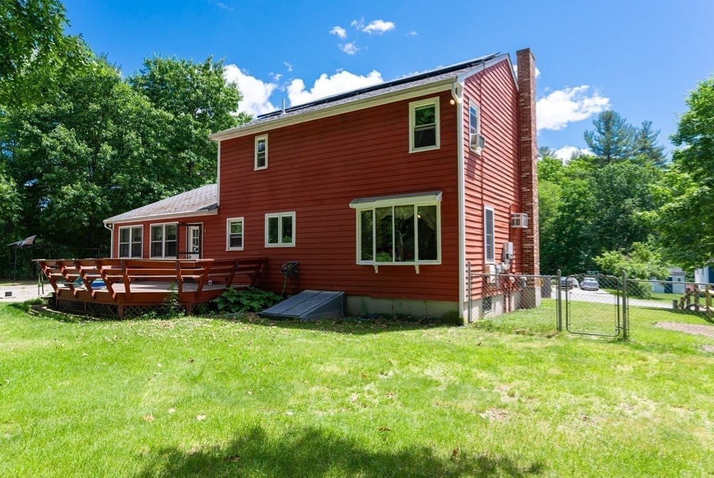 214 Freda Ln, Lowell MA 01854-1038 exterior