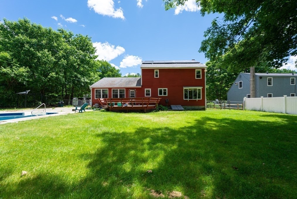 214 Freda Ln, Lowell MA 01854-1038 exterior