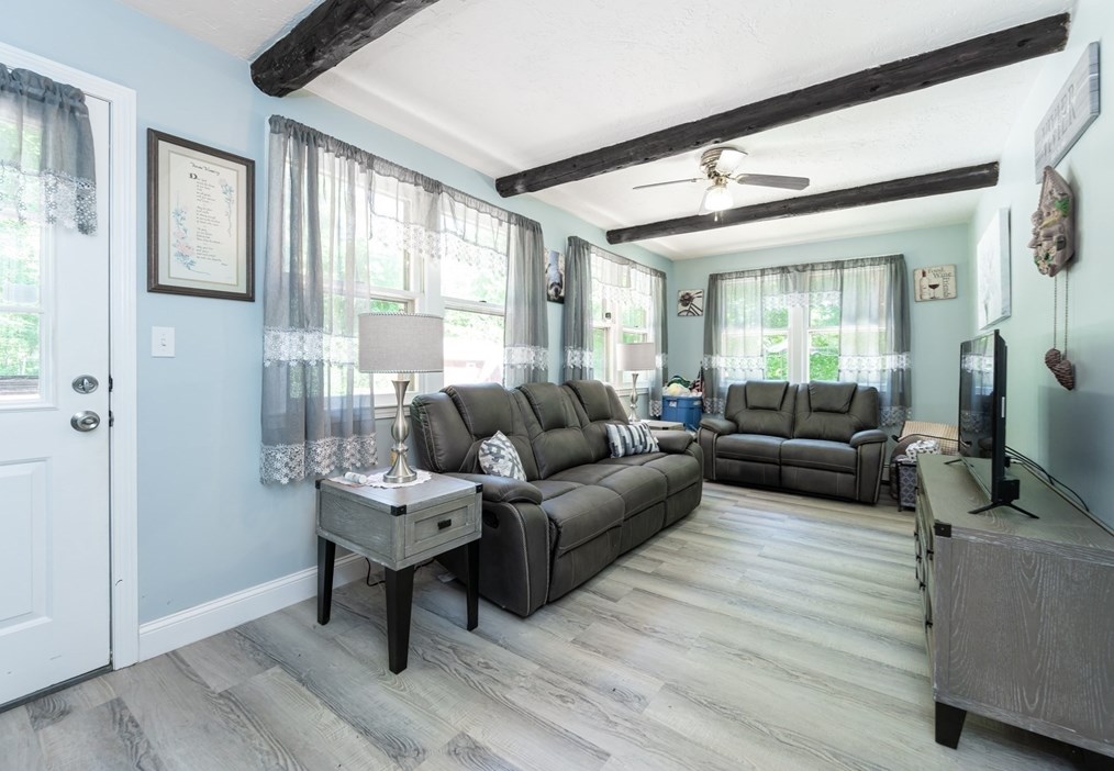 214 Freda Ln, Lowell MA 01854-1038 exterior