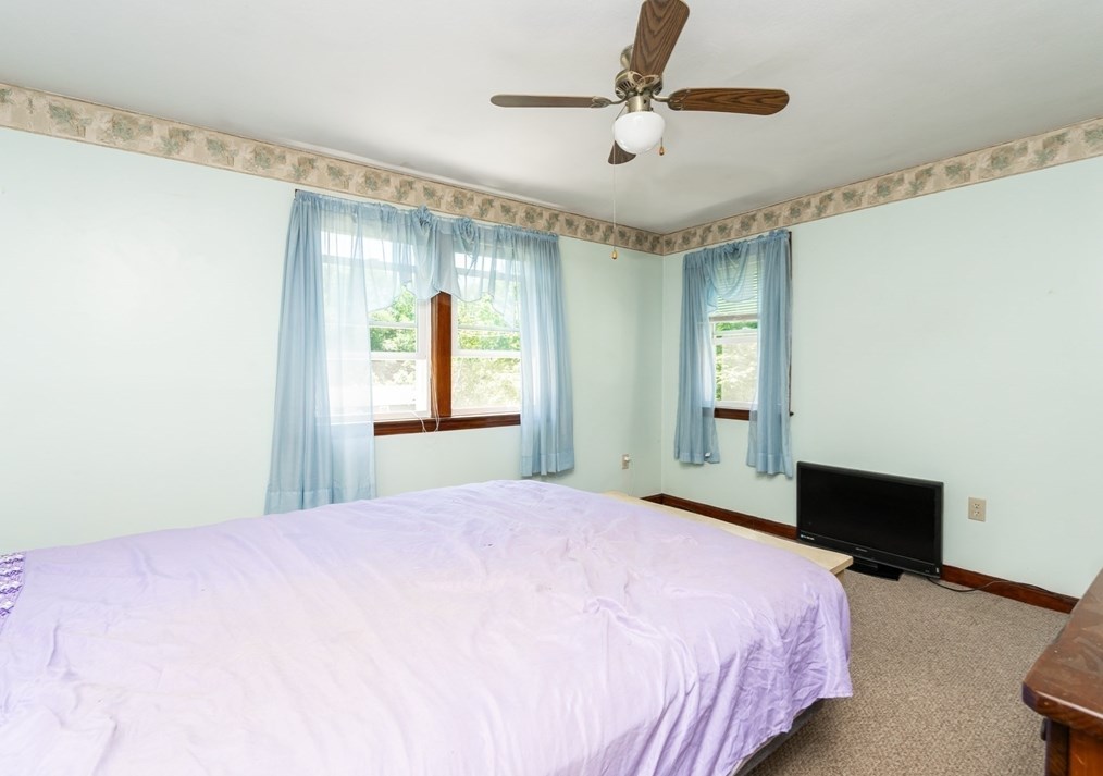 214 Freda Ln, Lowell MA 01854-1038 exterior