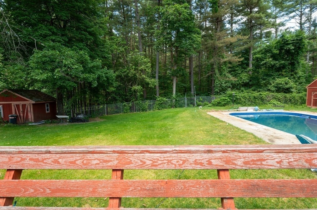 214 Freda Ln, Lowell MA 01854-1038 exterior