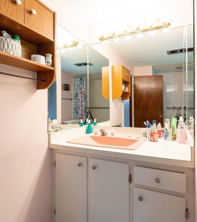 214 Freda Ln, Lowell MA 01854-1038 exterior