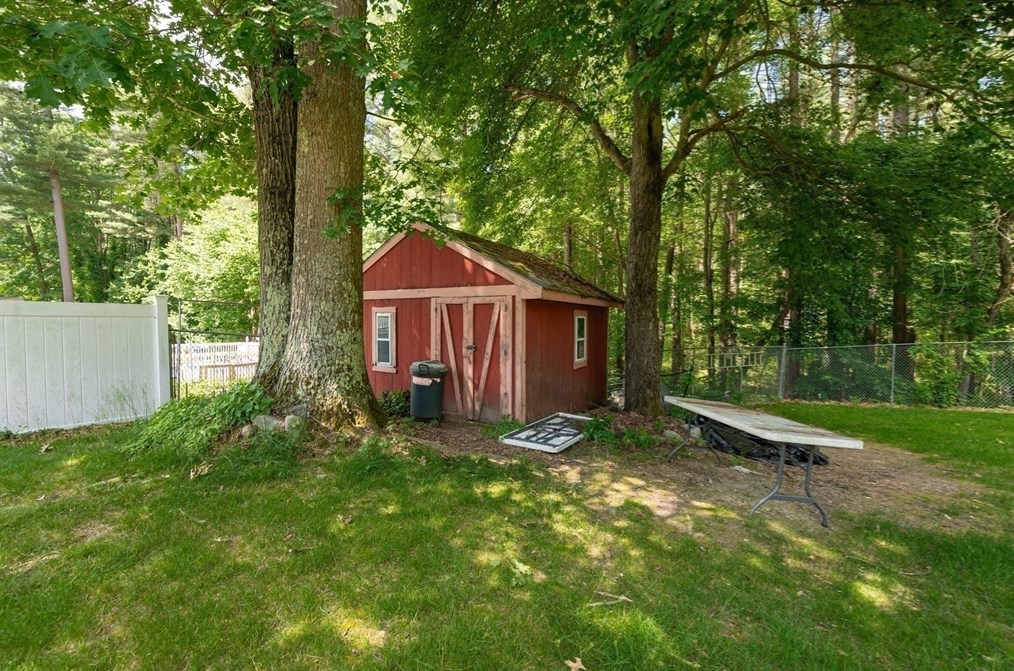 214 Freda Ln, Lowell MA 01854-1038 exterior