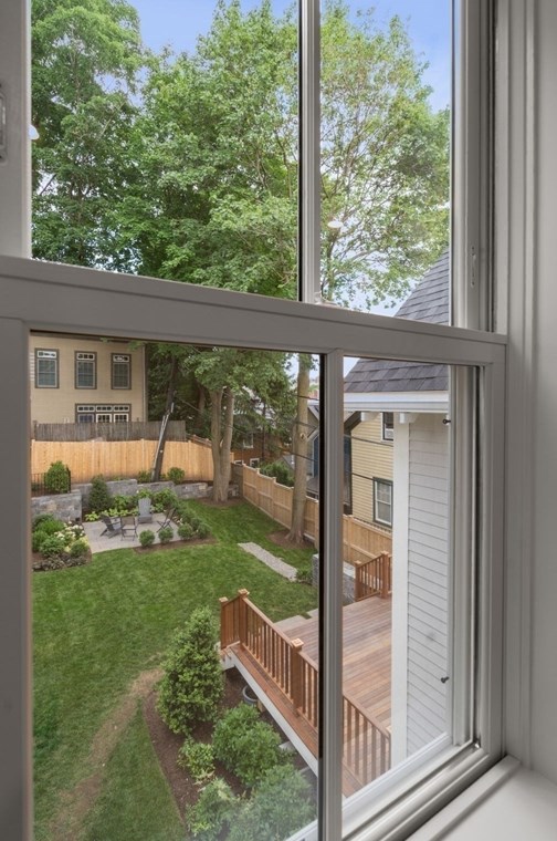 54 Davis Ave, Brookline MA 02445-7609 exterior