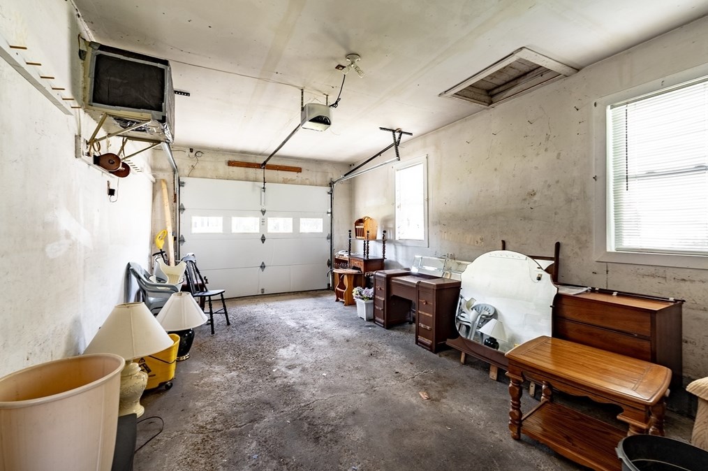 38 Calvin Cir, West Springfield MA 01089-2851 exterior