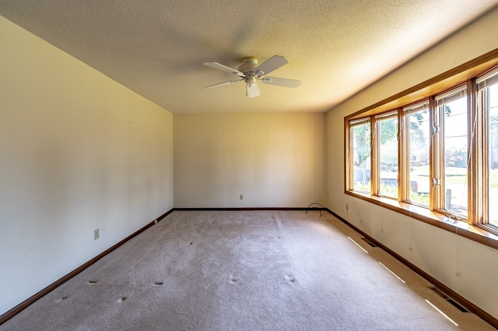 38 Calvin Cir, West Springfield MA 01089-2851 exterior