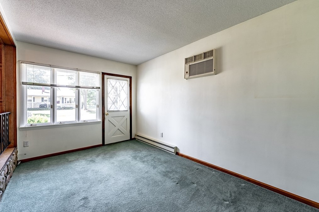 38 Calvin Cir, West Springfield MA 01089-2851 exterior