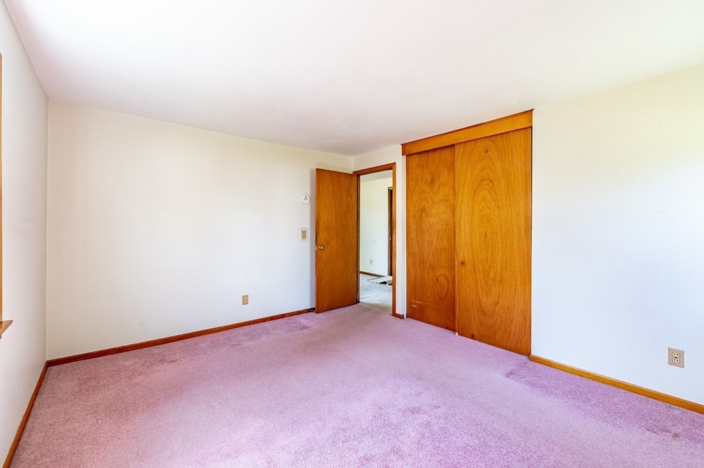 38 Calvin Cir, West Springfield MA 01089-2851 exterior