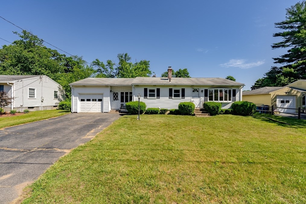 38 Calvin Cir, West Springfield MA 01089-2851 exterior