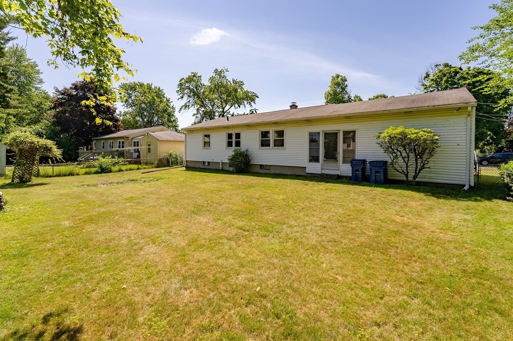 38 Calvin Cir, West Springfield MA 01089-2851 exterior