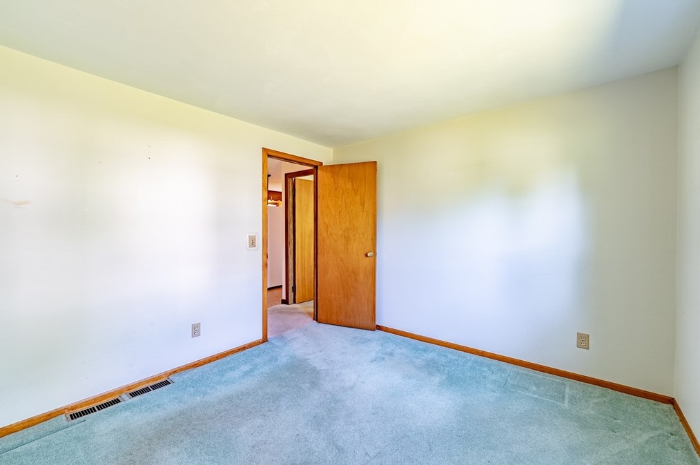 38 Calvin Cir, West Springfield MA 01089-2851 exterior