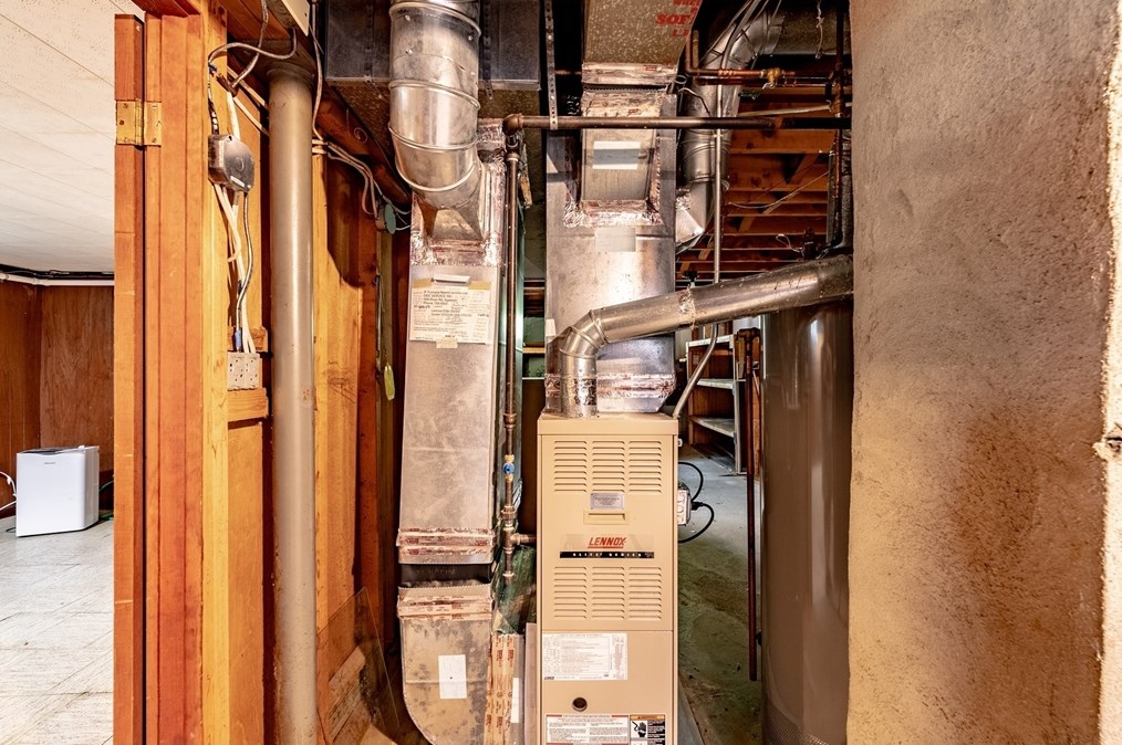 38 Calvin Cir, West Springfield MA 01089-2851 exterior