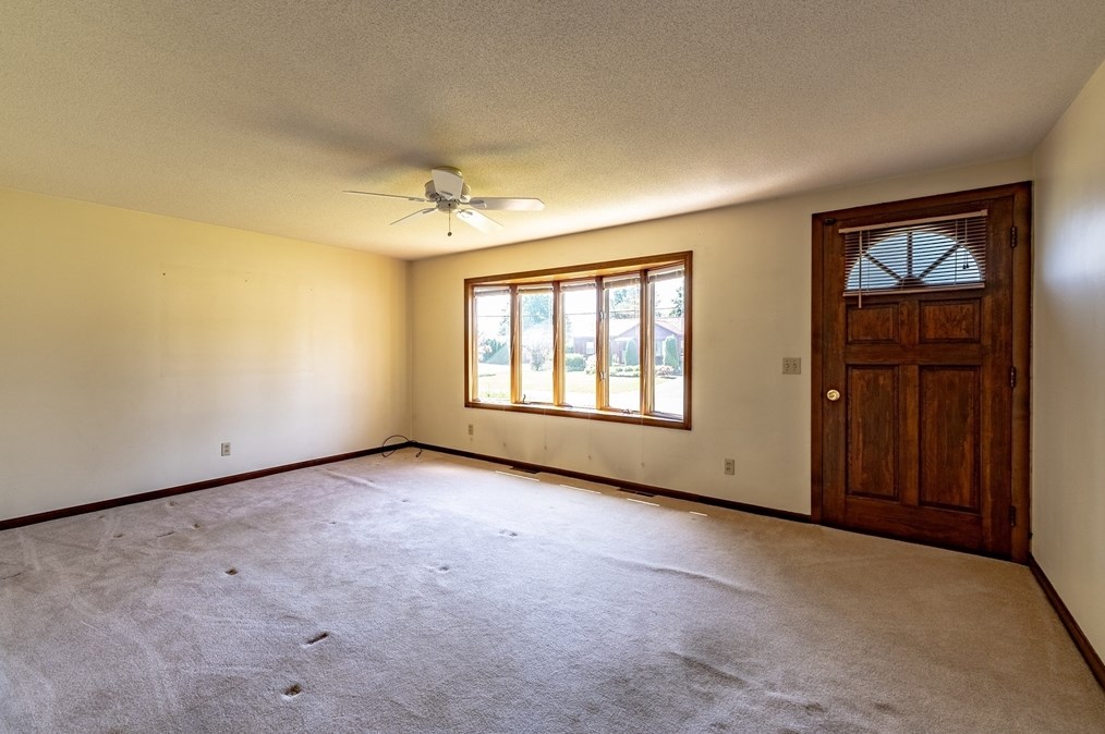 38 Calvin Cir, West Springfield MA 01089-2851 exterior