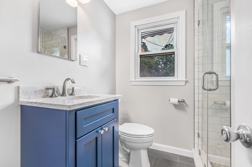 702 Oak St, Franklin MA 02038-1841 exterior